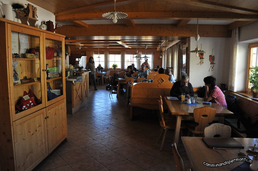 104 Rifugio Sasso Piatto.JPG